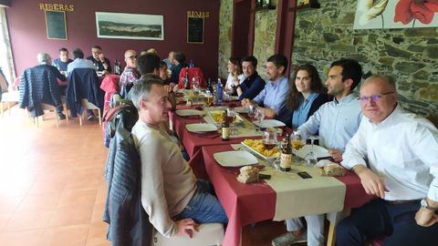 Clientes en el restaurante Casa La Madriña, en Taraza (Meirás), ayer al mediodía