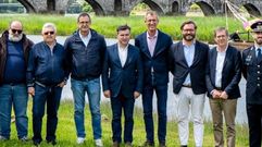 Autoridades presentes en el abrazo al Limia.