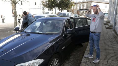 Luda abraza a su hijo Sergio nada ms llegar a Castroverde