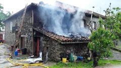 El incendio quem un pequeo almacn pegado a una vivienda, pero no se propag al interior de la casa
