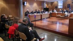 La Audiencia Provincial de Oviedo sigue con el juicio por las presuntas irregularidades contables en el Centro Niemeyer de Avils con las testificales de los acusados. En la imagen; el exagente de viajes, Jos Mara Vigil (c); ex director general de la Fundacin Niemeyer ,Natalio Grueso (d); su exesposa, Judit Pereiro (2d); y el exjefe de produccin,Marc Mart (i)