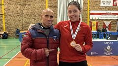 Ana Ferro, co seu adestrador tras conquistar o t�tulo galego de loita