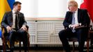 El primer ministro brit�nico, Boris Johnson, y el presidente de Ucrania, Volodymyr Zelenski, en una imagen de archivo.