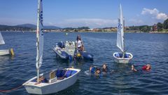 El equipo del Real Club N�utico de A Coru�a celebrando la victoria en el Campeonato Gallego por Equipos de Optimist
