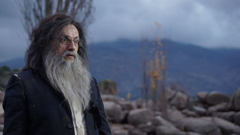 Jos� Mota, caracterizado como un Mariano Rajoy n�ufrago y perdido en una isla. 