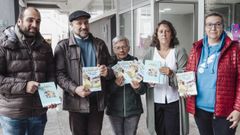 Los concejales ribeirenses aplaudieron el gran trabajo que realizar la entidad que preside la pobrense María José Rego (segunda por la derecha)