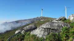 Un fallo en un aerogenerador provoca un incendio en Covelo