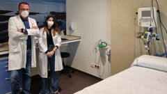 La ginecloga Elena Marn, con su director de tesis, Carlos Lpez Ramn y Cajal, jefe de servicio de ginecologa y obstetricia del Hospital lvaro Cunqueiro