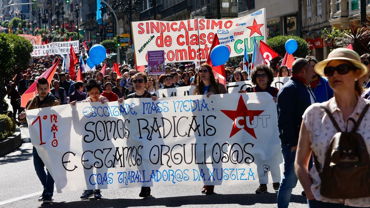 Miles de personas se manifiestan en el centro de Vigo por el 1 de mayo