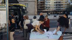 El Concello coloc ayer y el lunes una mesa informativa sobre las lneas del bus en San Lzaro.