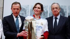 Isabel Daz Ayuso.La presidenta de la Comunidad de Madrid, Isabel Daz Ayuso, con la camiseta del Real Madrid