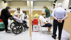 El recinto ferial de Fexdega, en Vilagarc�a, es uno de los dos vacun�dromos del �rea sanitaria