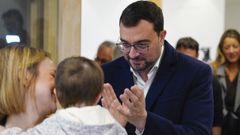 El presidente del Principado de Asturias, Adrin Barbn, visita la nueva escuelina de la red autonmica de 0 a 3 aos Los Carbayoninos