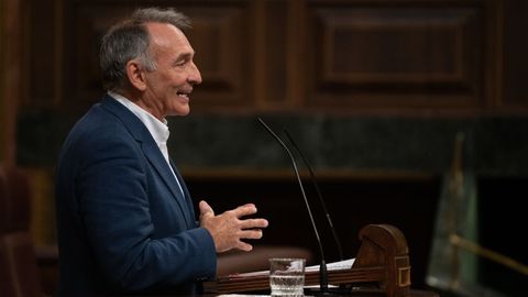 El diputado de Sumar, Enrique Santiago, durante su intervenci�n en el Congreso