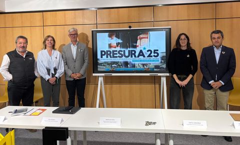 De izquierda a derecha, Joaqun Alcalde, director de PRESURA; Eva Pando, directora de la Fundacin Caja Rural de Asturias; Marcos Nio, director general de Reto Demogrfico; Cintia Ordez, vicealcaldesa de San Martn del Rey Aurelio; y Gustavo Martnez, director de Comunicacin y Relaciones Institucionales de Grupo Hunosa