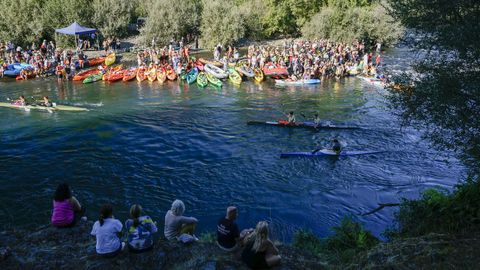 Fiesta de la piragua en O Barco.El Descenso do Sil capt a ms de 200 palistas y a numeroso pblico