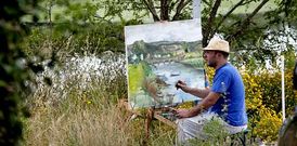 Los artistas se distribuyeron por diferentes zonas de Ponteceso y pintaron todo el d�a.  