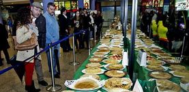 A Festa da Filloa repartir� esta tarde en Vialia cerca de dos mil euros en premios en met�lico y regalos de diversas firmas comerciales.