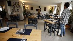 Tomer Bareket y Ariel Grossman afrontan su tercer verano al frente de Os Faroles, la emblemática parrillada que han reconvertido en restaurante internacional de gran éxito en Xuances, cerca de la playa de Esteiro, en Xove