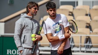 Juan Carlos Ferrero y Carlos Alcaraz, durante un entrenamiento en Par�s