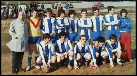 Jess Vilar, en el campo del Taboada con los jugadores, en su etapa de entrenador