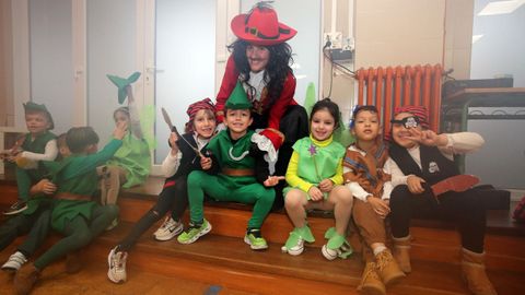 No CEIP San Tom� disfrazaronse de personaxes de contos