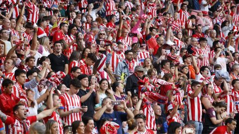 Derbi asturiano entre el Real Sporting de Gijon y el Real Oviedo en El Molin�n