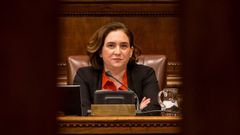 Colau durante un pleno en el Ayuntamiento de Barcelona