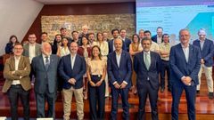 En primera fila, en el centro, Marta Villaverde, conselleira de Mar, en la clausura del primer mster en gestin pesquera promovido por la Universidad Intercontinental de Empresa