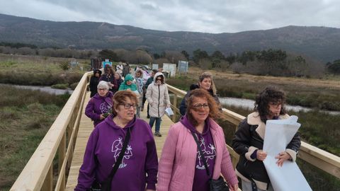La asociaci�n feminista Sonlil� realiz� una cadena humana en Carnota