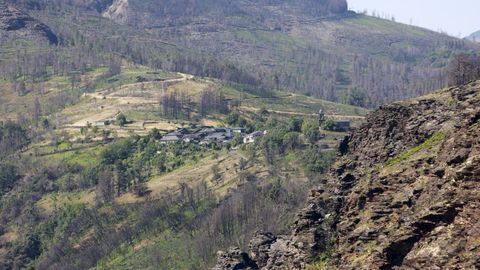 Aldea de Vilamor, que se salv de las llamas del incendio, esta semana