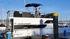 As� es O Riz�n Homeboat en el puerto depotivo de Moa�a