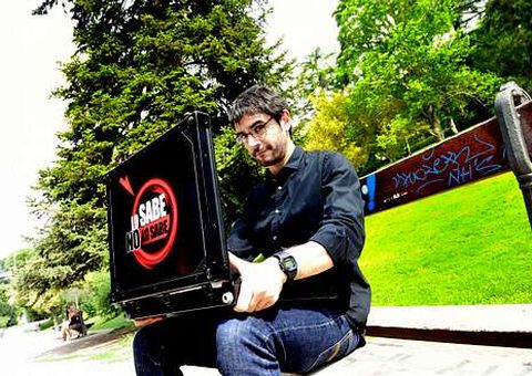 Juanra Bonet ampliar� su vestuario con una corbata verde.