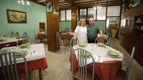 Silvia, que se encarga de la cocina, y Carlos trabajan mano a mano el restaurante O Refugio, en la Avenida Diputacin de Xove