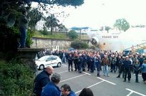 Los trabajadores de la plantilla directa sometieron a votaci�n el paro en una asamblea general