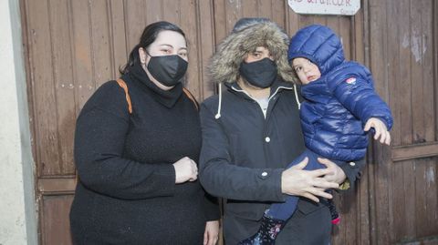 Ilusionante espera y recorrido de los Reyes por Carballo