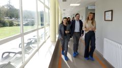 Marisol Espio, directora de Termas de Cuntis, con la conselleira de Poltica Social, Fabiola Garca, este domingo, en el establecimiento termal de Cuntis