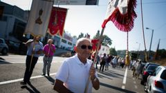 ROMER�A DA VIRXE DO CRISTAL.El 15 de septiembre, Vilanova dos Infantes (Celanova) celebra el d�a grande de la Virxe do Cristal, una de las im�genes m�s peque�as del mundo. Numerosos estandartes encabezan la procesi�n.