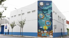 El mural, ya finalizado, en las viejas instalaciones de la conservera