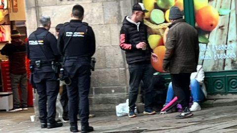 Varias patrullas de la Polic&iacute;a Nacional tuvieron que volver a acudir a O Toural.