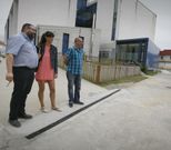 Lino Mouri�o, Paola Mar�a y Miro Ser�n, en A Lomba. 
