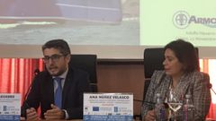 Adolfo Navarro, del Grupo Armn Shipyard, en las Jornadas de Pesca de Celeiro, con la moderadora de la sesin, Ana Nez, subdirectora general de Seguridad en Marina Mercante