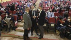 Al acto del vig�simo aniversario asistieron el alcalde, S�nchez Bugallo, y el director xeral de Pol�tica Ling��stica, Valent�n Garc�a (en primer plano ambos con el director del centro, Gonzalo Constenla).