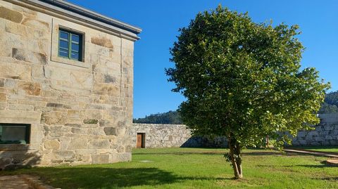 Patio jardn del pazo de Quintns, en Noalla
