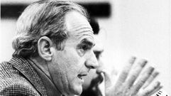 El jesuita Ignacio Ellacur�a durante la presentaci�n, en 1989, de una propuesta de tregua del Frente Farabundo Mart� de Liberaci�n Nacional en El Salvador