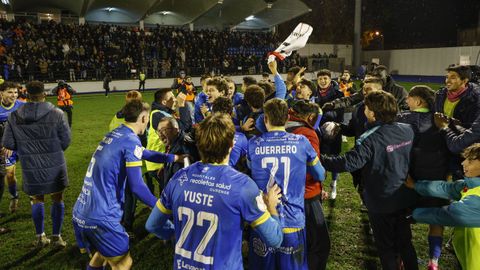 Celebraciones de los jugadores y cuerpo t�cnico del Ourense CF tras vencer al Girona FC