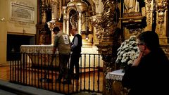 Casi cuatrocientos a�os despu�s de la muerte de Miguel de Cervantes, este lunes comenz� la b�squeda de sus restos mortales en el Convento de las Trinitarias , donde se cree que fue enterrado en cumplimiento de su expreso deseo