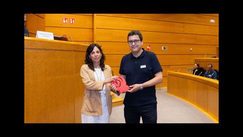 Responsables de Zoca.es recibiendo el premio en el Senado.