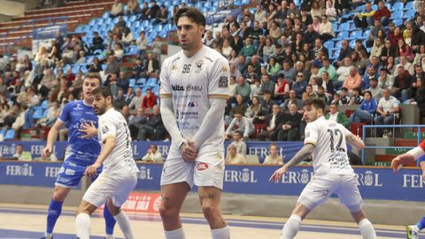 Malaguti en una acci�n defensiva de O Parrulo Ferrol. 