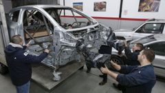 Los responsables de los talleres tienen que esperar por piezas y tambi�n por herramientas